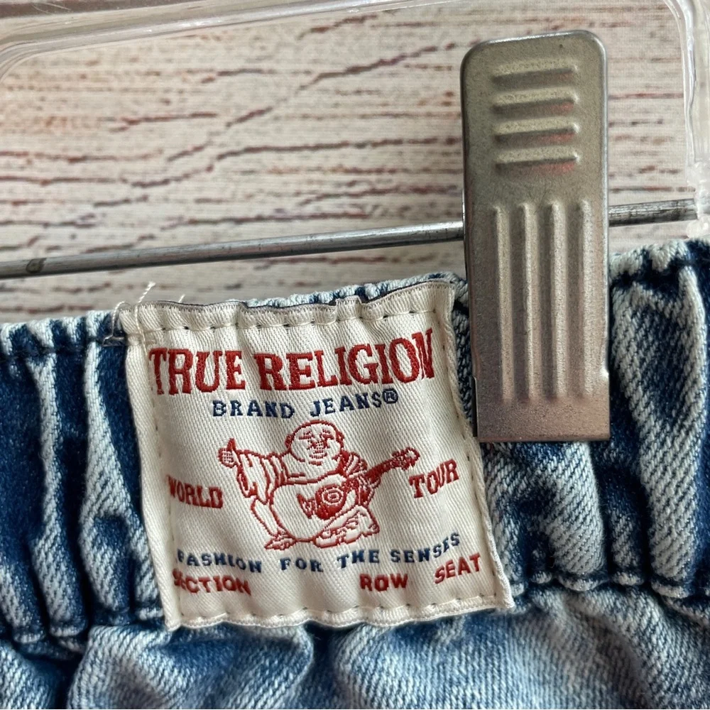 NEW WITHOUT TAGS TRUE‎ RELIGION JEAN SHORTS